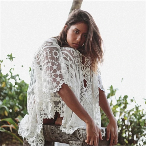 The Tulum White Lace Kaftan - Picture 4 of 9